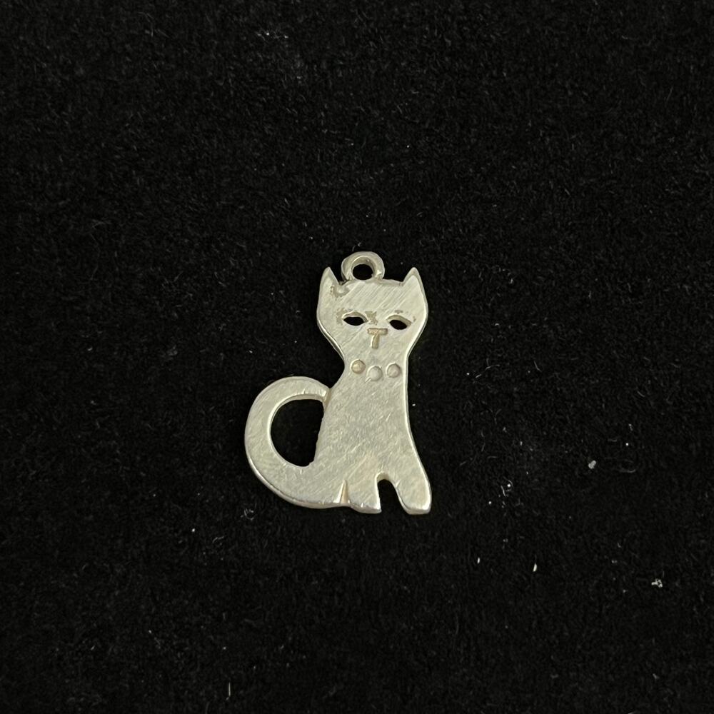 Retired Vintage James Avery Sterling Silver Sitting Cat Charm AVERY STER